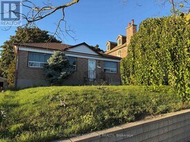 16 Hawkins Dr in Toronto, ON - Building Photo