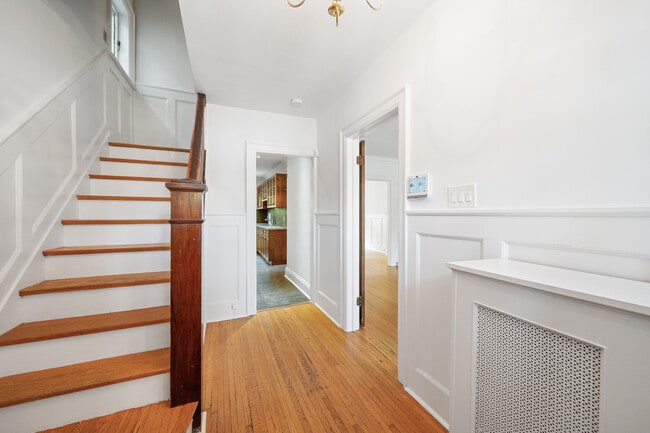 207 Glengrove Ave W in Toronto, ON - Building Photo - Building Photo