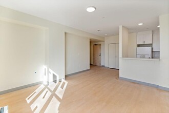 106 John F Kennedy Cir in Newton, MA - Building Photo - Building Photo