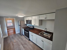 1946 Washington Blvd, Unit 2 nd Floor in Easton, PA - Building Photo