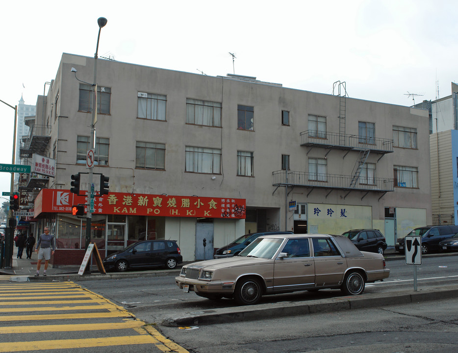 1351 Powell St in San Francisco, CA - Building Photo