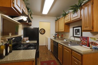 Sofi Belmar in Lakewood, CO - Foto de edificio - Interior Photo