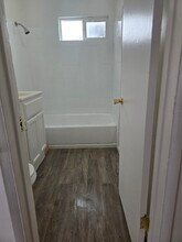 10210 S Main St, Unit 10210 S Main st in Los Angeles, CA - Building Photo - Building Photo