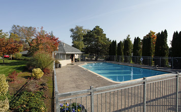 Sorrento Bluff in Beaverton, OR - Foto de edificio - Building Photo