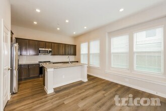 1105 Fallgate Dr in Saginaw, TX - Building Photo - Building Photo