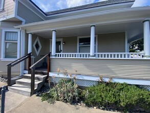 480 Hoffman Ave in Monterey, CA - Building Photo - Building Photo