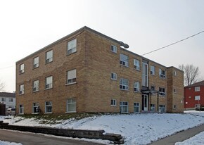 329 Adelaide Ave W in Oshawa, ON - Building Photo