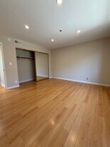 1018 Thompson Ave in Glendale, CA - Building Photo
