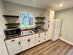 588 Junipero Ave in Pacific Grove, CA - Building Photo - Building Photo
