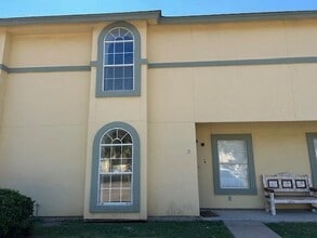 1000 Ranchway Dr, Unit 21 in Laredo, TX - Building Photo - Building Photo