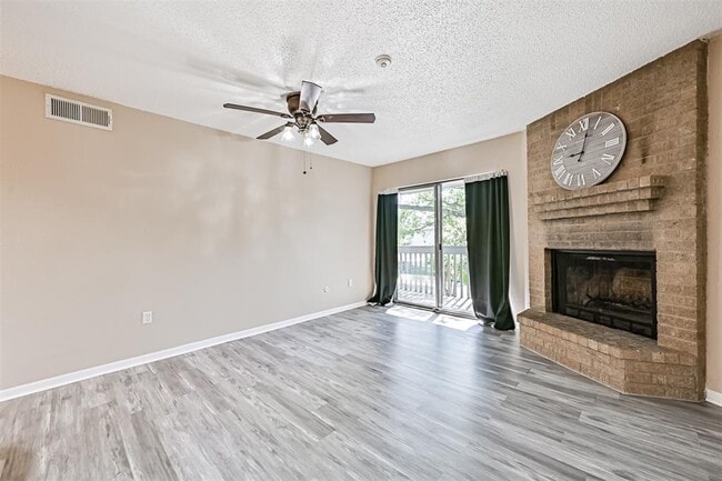 260 El Dorado Blvd in Webster, TX - Building Photo - Building Photo