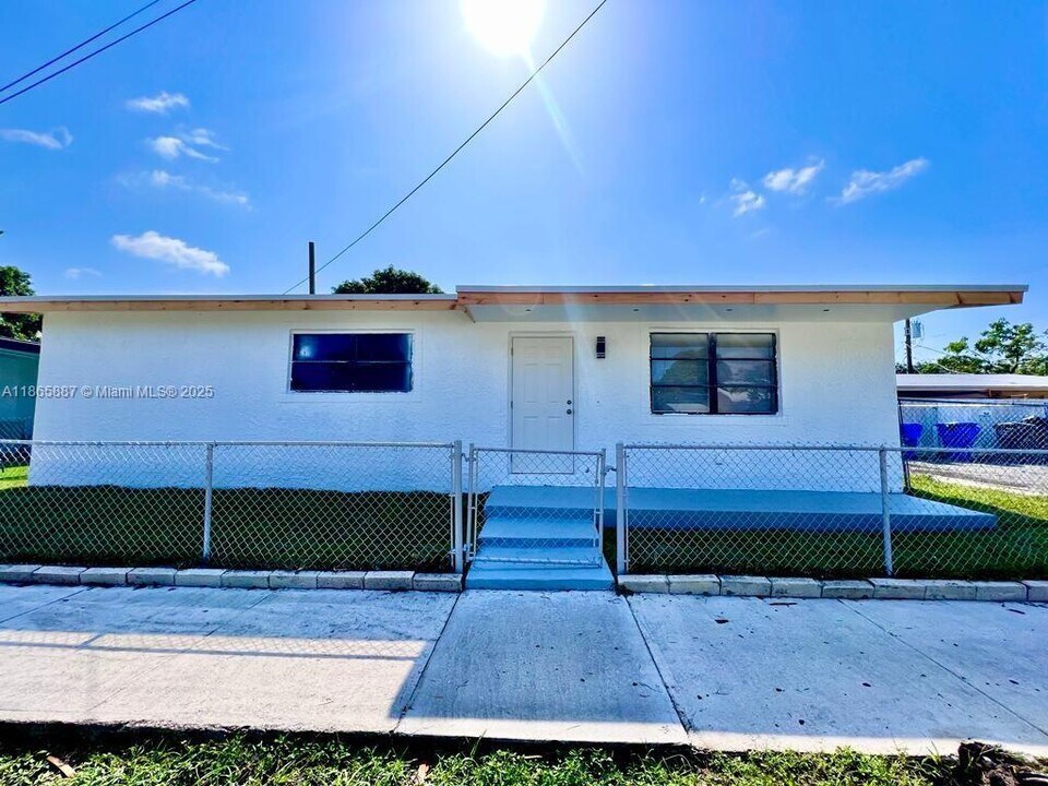 427 N 24th Ave in Hollywood, FL - Building Photo