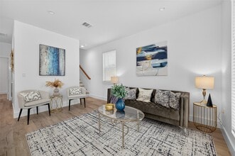 5027 Willow Glen Dr in Houston, TX - Building Photo - Building Photo