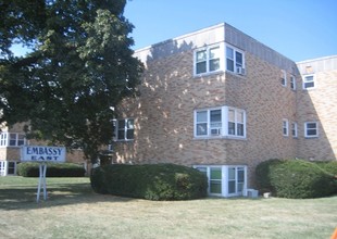 Shire and Rivendell Apartments in Bettendorf, IA - Building Photo - Building Photo