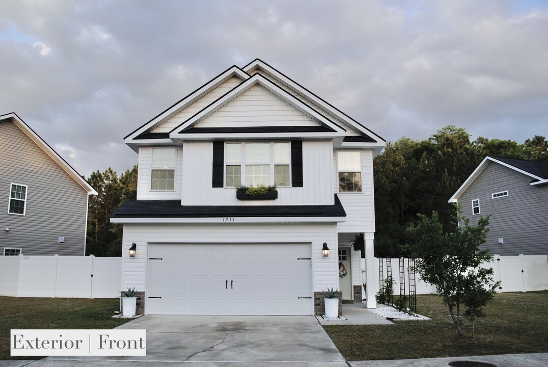 1211 Cypress Fall Cir in Hinesville, GA - Building Photo