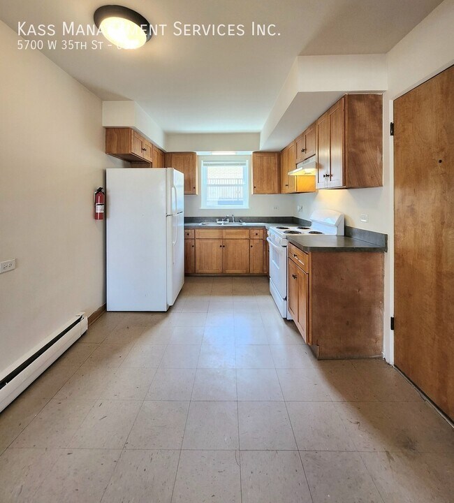 5700 W 35th St in Cicero, IL - Building Photo - Building Photo