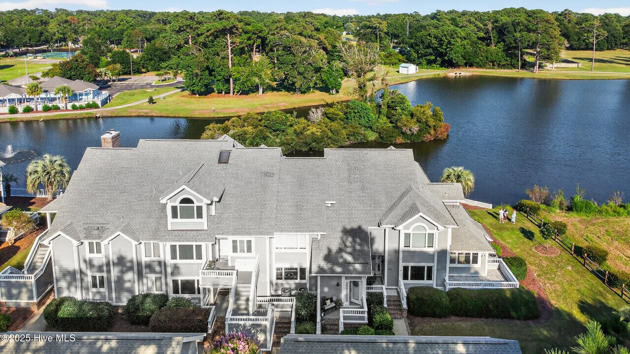 1714 Deerfield Dr SW in Ocean Isle Beach, NC - Building Photo