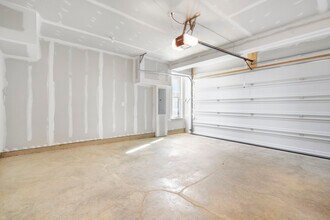 20677 Williamsport Pl in Ashburn, VA - Foto de edificio - Building Photo