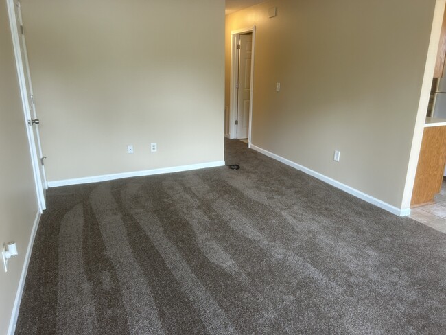 19102 E 14 Mile Rd, Unit 19102 14 mile rd in Roseville, MI - Foto de edificio - Building Photo