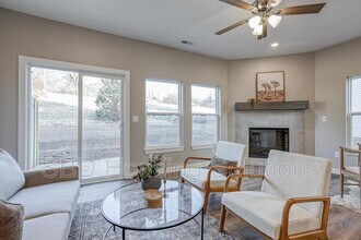 2917 S Harvard Ave in Independence, MO - Foto de edificio - Building Photo