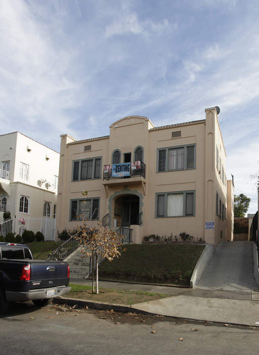 210 N Kenmore Ave in Los Angeles, CA - Building Photo