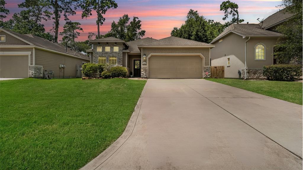 10220 Stone Gate Dr in Conroe, TX - Building Photo