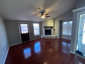 2139 Lonnie Ln in Moore, OK - Building Photo - Building Photo