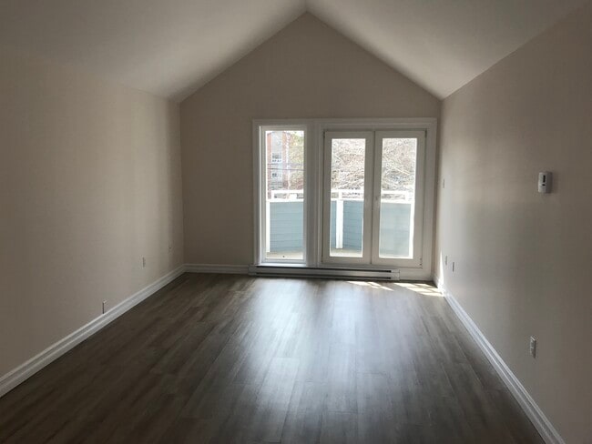 property at 9 Brookdale Ct