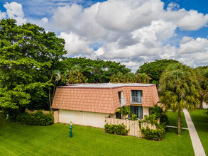 Waterside Luxury Townhomes in West Palm Beach, FL - Building Photo - Building Photo