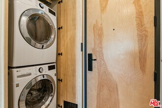 12431 Rochester Ave in Los Angeles, CA - Foto de edificio - Building Photo