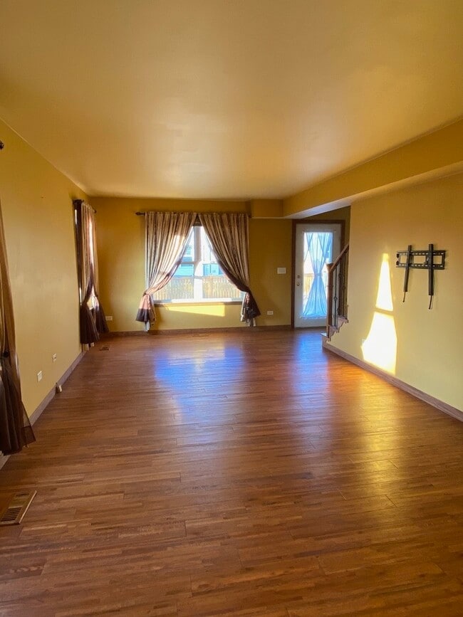 17207 Dundee Dr in Crest Hill, IL - Building Photo - Building Photo