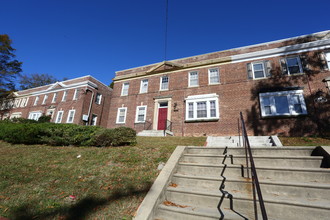 824 Taylor St NE in Washington, DC - Foto de edificio - Building Photo