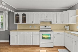 23 Holten Ave in Newport, RI - Building Photo - Building Photo