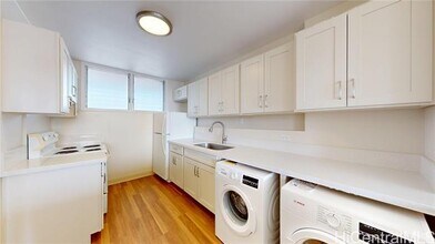 780 Amana St in Honolulu, HI - Building Photo - Building Photo