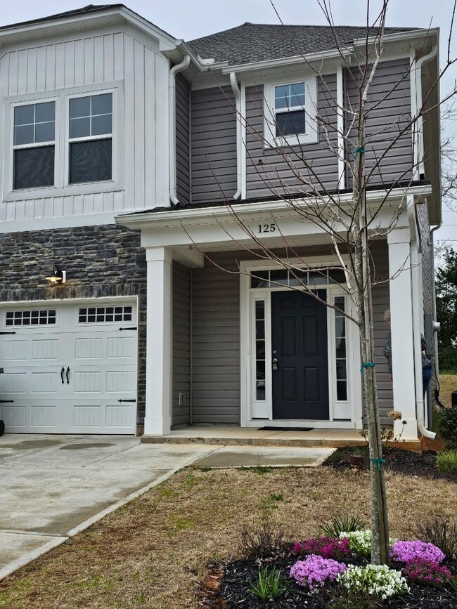 property at 125 Highland Park Ct