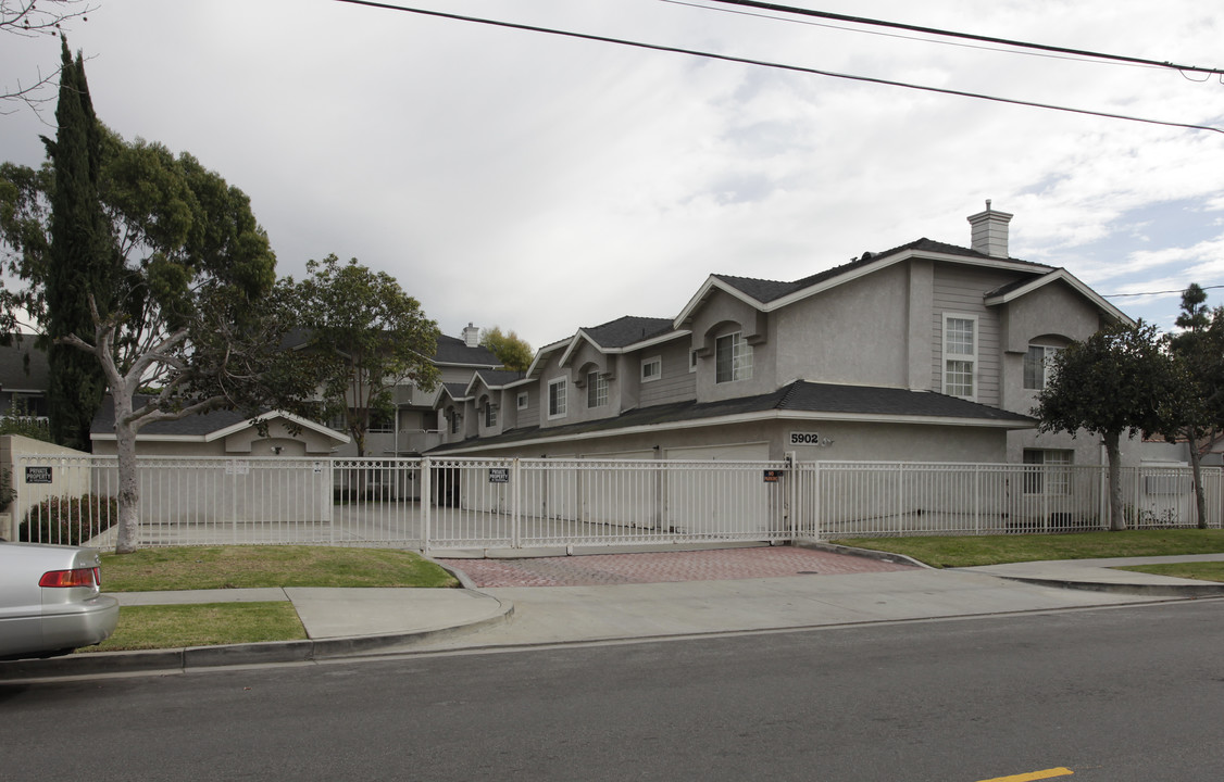 5902 Western Ave in Buena Park, CA - Building Photo