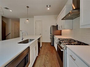 129 E Oscar Dr in Dallas, TX - Building Photo - Building Photo