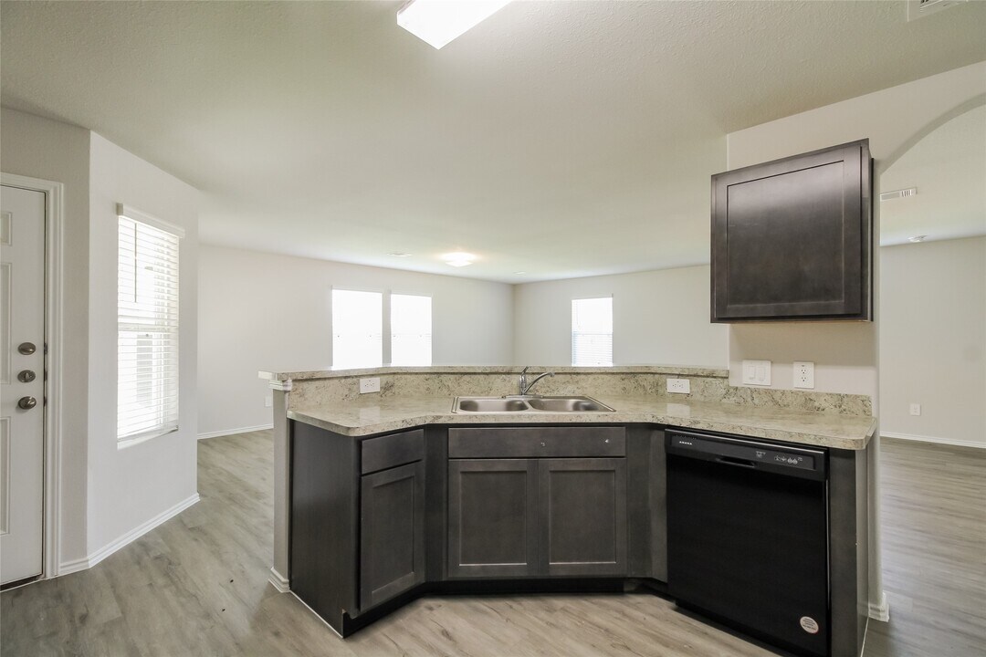 14000 Lahontan Dr in Shenandoah, TX - Building Photo