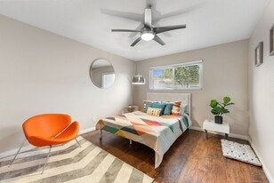 Washington Place in Santa Ana, CA - Building Photo