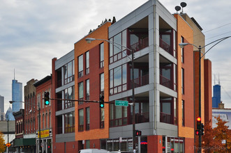 1322 N Clybourn Ave in Chicago, IL - Foto de edificio - Building Photo