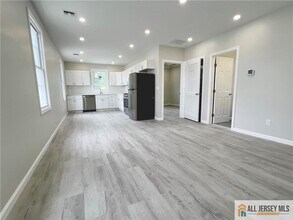 588 Livingston Ave in North Brunswick, NJ - Building Photo - Building Photo