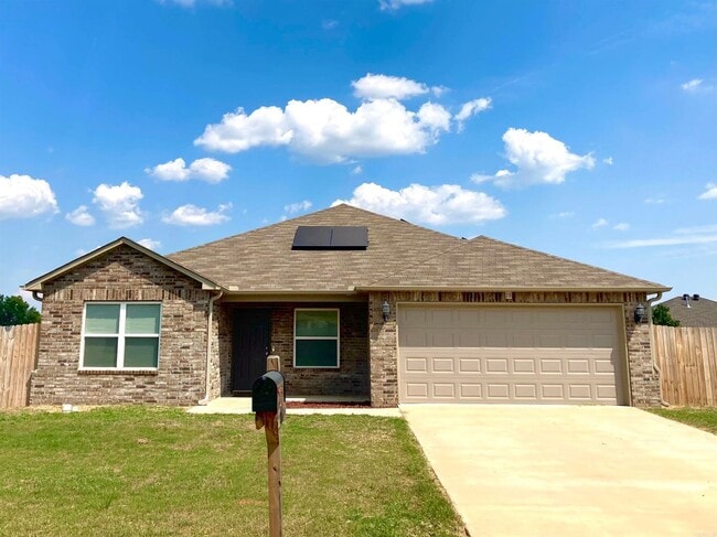 property at 18 Saunder Dr N