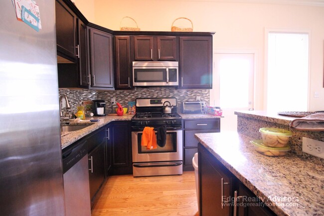 15 Sparhawk St, Unit 1 in Boston, MA - Building Photo - Building Photo