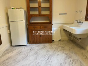 22 W Wyoming Ave, Unit 26 in Melrose, MA - Building Photo - Building Photo