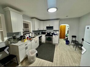 261 Park St, Unit Unit 1 in Stoughton, MA - Building Photo - Building Photo