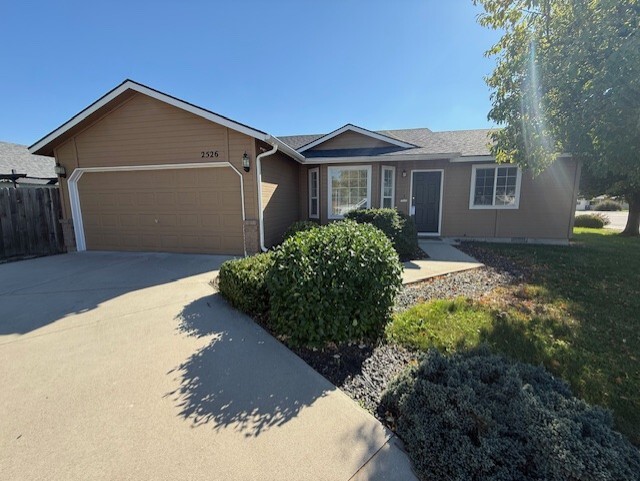 property at 2526 N Iris Pl