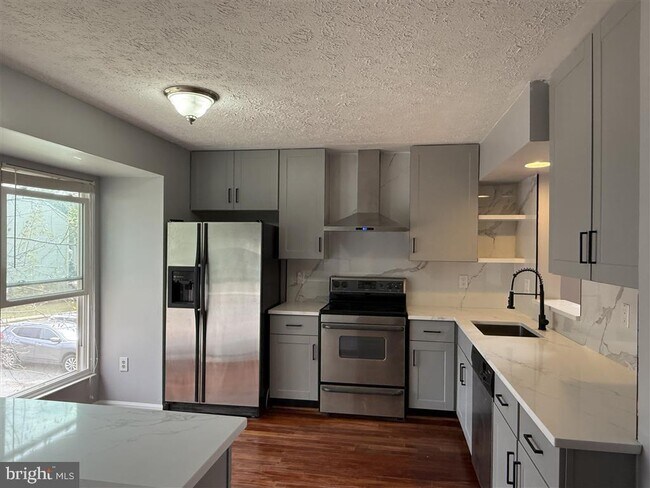 102 Smoothleaf Ln in Gaithersburg, MD - Building Photo - Building Photo