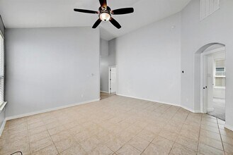 16316 McAloon Way in Austin, TX - Foto de edificio - Building Photo