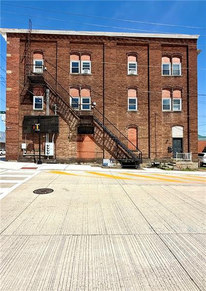 192 W High St in Waynesburg, PA - Building Photo