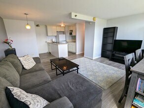 445 Seaside Ave in Honolulu, HI - Building Photo - Building Photo